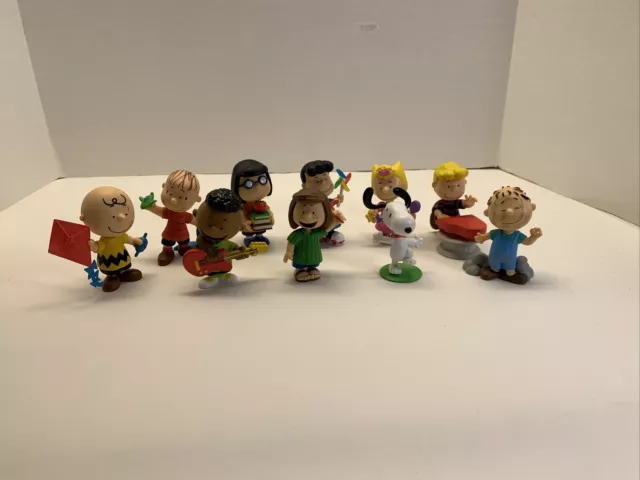 Peanuts Collector’s Figure Set Charlie Brown Lucy Linus Snoopy Sally Lot Of 10