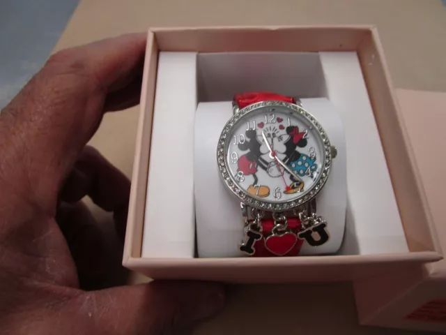 New Old Stock Disney Mickey & Minnie Mouse Ladies Quartz Watch Silver Tone Cute New Old Stock Disney Mickey & Minnie Mouse Ladies Quartz Watch Silver Tone Cute