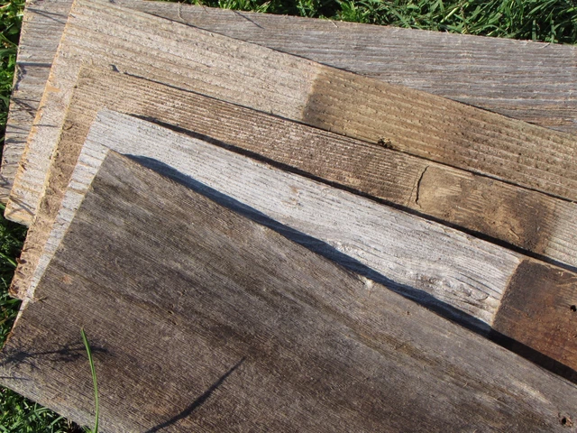 1 Fence Board 18" Reclaimed Old Fence Wood Boards - Weathered Barn Wood Planks 2