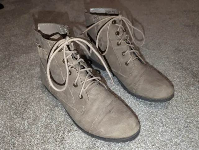 Madden Girl Ranceee Style Taupe Lace Up 1" Heel Boots Booties Women's Size 9.5M