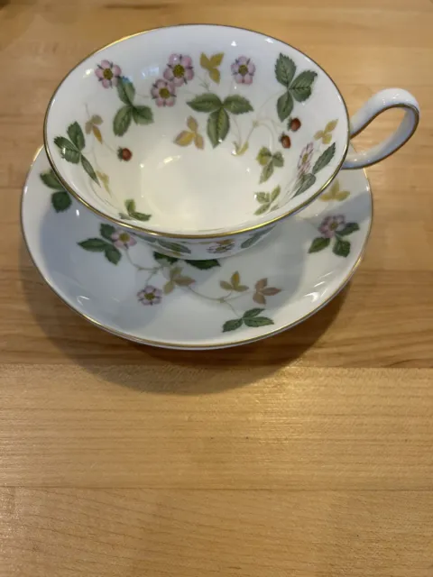 Wedgwood Wild Strawberry Tea Cup and Saucer Set, England, Bone China, Gold Trim
