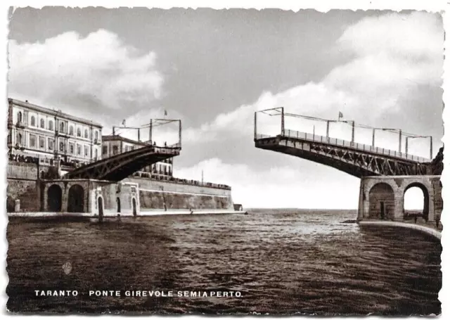 CARTOLINA DI TARANTO ,PONTE GIREVOLE SEMIAPERTO non viaggiata '40