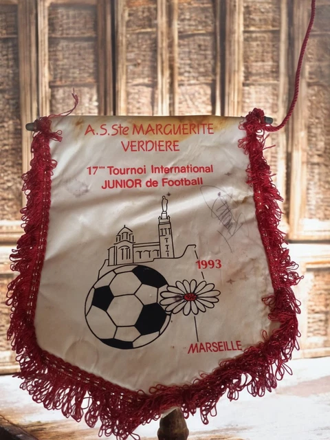 Lot De 8 Fanions De Foot Rétro Années 80 - Clubs France Et Monde - Collection Vintage