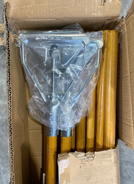 63 in. Quick-Change Wood Mop Handle (12-Pack) Carlisle New