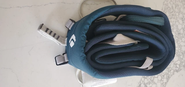 Black Diamond Momentum Women's Climbing Harness | Small | Teal  3