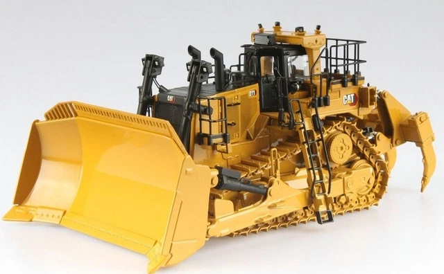 CATERPILLAR 320D L accompagnée d'une figurine avec une échelle de 1/50