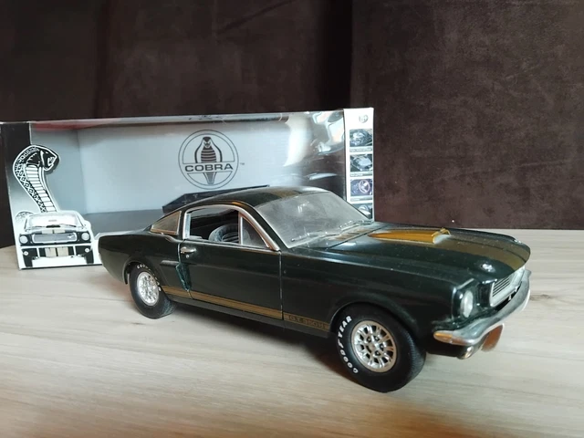 LANE EXACT DETAIL 1/18 Scale 1966 Shelby GT350 Red / White Diecast