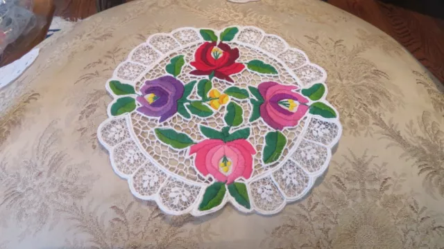 Beautiful hand embroidered doily lace Kalocsai  floral 9 1/2"X9 1/2"