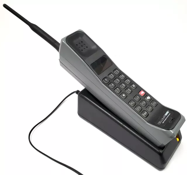 Teléfono celular analógico vintage Motorola de ladrillo - encendido - cargador incluido