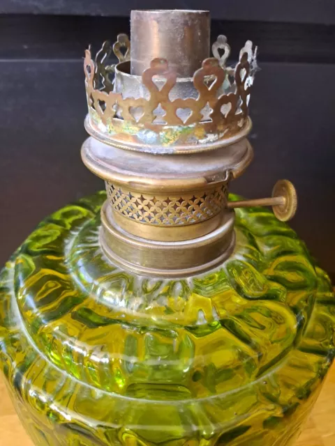 Schöne antike Petroleumtischlampe ohne Glaszylinder 3