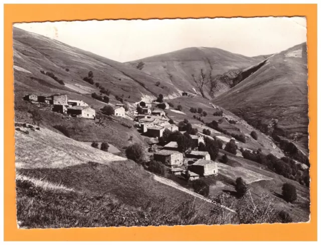 BONNEFIN / BESSE-en-OISANS (38) VILLAS du HAMEAU en été 1961