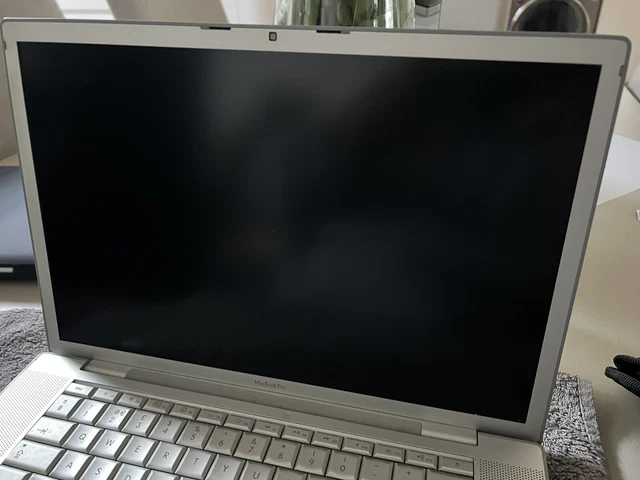Apple MacBook Pro A1260 15.4" Laptop - sold as spares repairs faulty