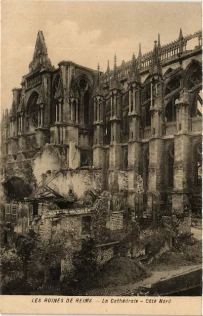 CPA MILITAIRE Les Ruines de Reims-La Cathédrale (315850)