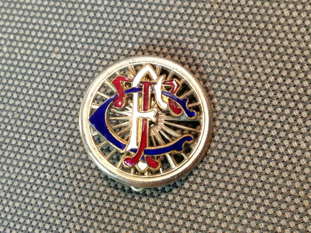 Insigne (Pin's) émaillé Ancien Du Club Des Sports Alpe D'Huez Courtois - Collector