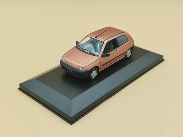 1/43 Renault Clio I RN Pêche Peach Color 1990 UH Universal Hobbies ref: 2559