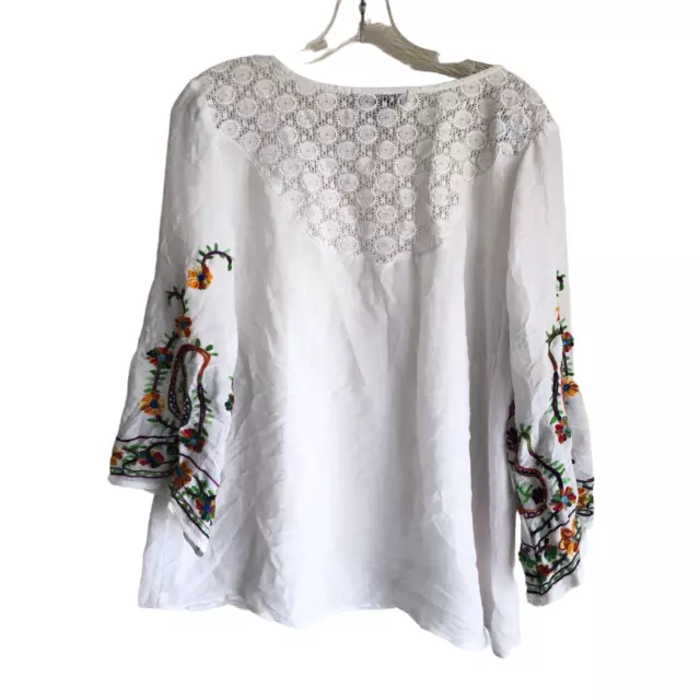 Fig and Flower Women's Blouse Size L White Floral Embroidered Lace Trim V-Neck