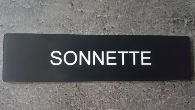 Plaque gravée" SONNETTE  "avec adhésif ,étiquette 10 cm x 2.5 cm x 1,6 mm