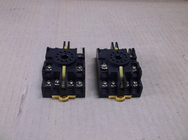 11PFA Omron 11 Pin DIN Rail Mount Socket Oriental Motor