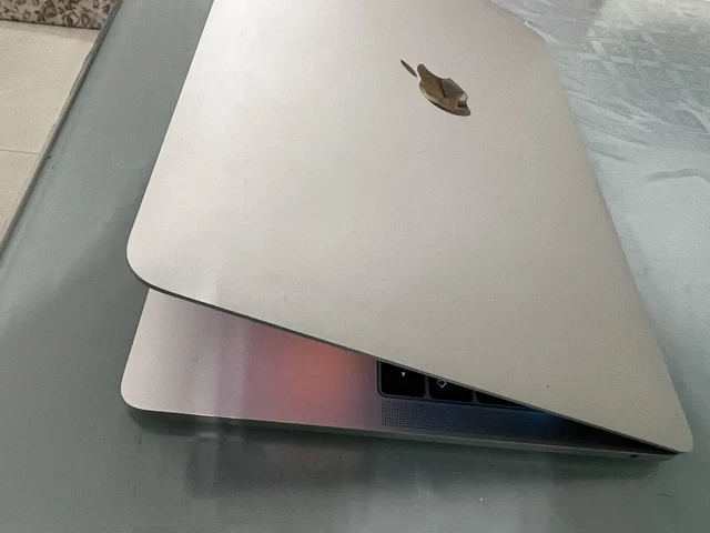 Apple MacBook Pro 13.3" (256GB SSD, Intel Core i5, 2.3GHz , 8GB) Laptop - Grigio 9