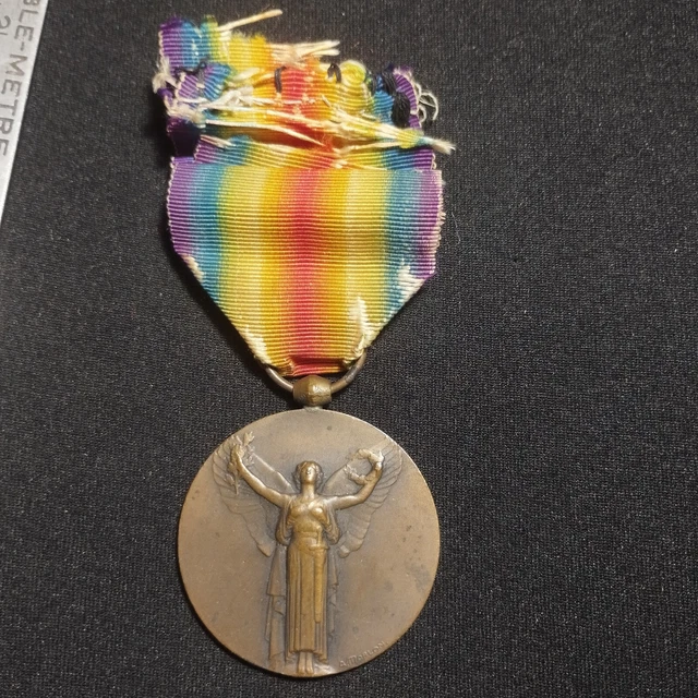 TROISIÈME RÉPUBLIQUE Médaille, Dieu, Patrie, Soulager ceux qui souffrent fme_909110 Médailles