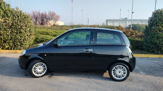 Lancia ypsilon