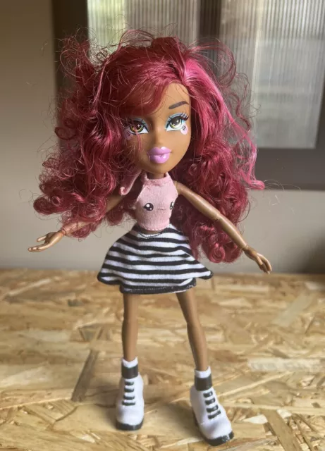 Bratz Doll 2015 Sasha MGA Instapets Purple Hair Black/White Skirt Pink Lipstick