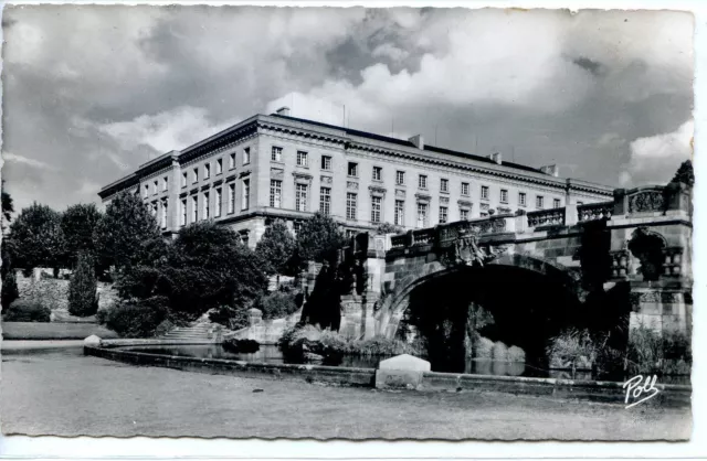 CP 57 MOSELLE - Metz - La Fontaine et l'Esplanade et le Palais de Justice