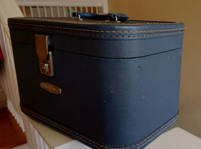 Vintage Lady Train Case Blue Ext/Interior; W/Mirror Cosmetic Lingerie Suitcase