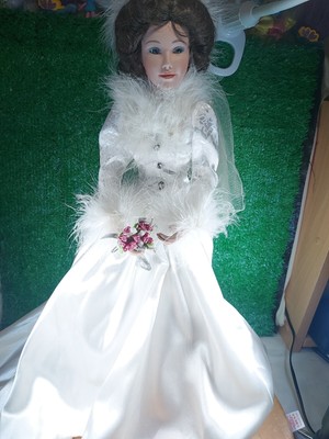 ASHTON DRAKE WINTER ROMANCE Porcelain Bride Doll by Sandra Bilotto