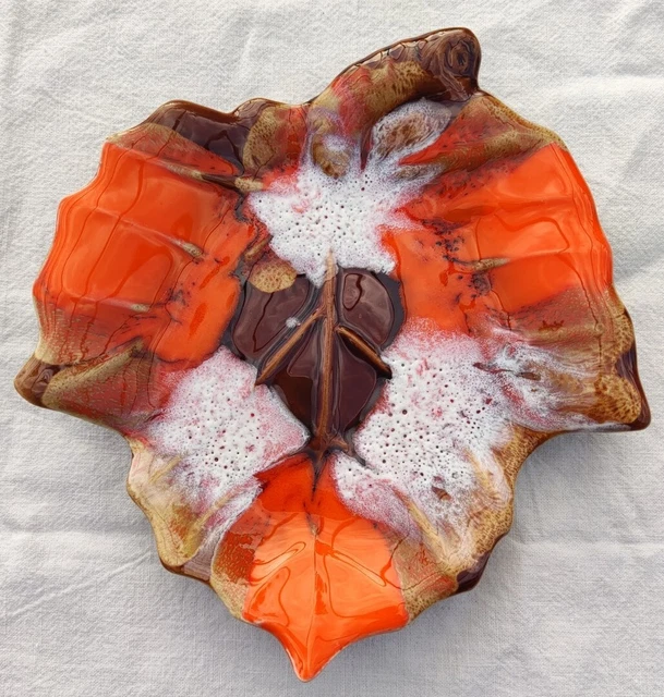 Dessous de plat ou vide poche cuivre massif XIX°XX décor feuilles de vigne Dessous de plat ou vide poche cuivre massif XIX°XX décor feuilles de vigne