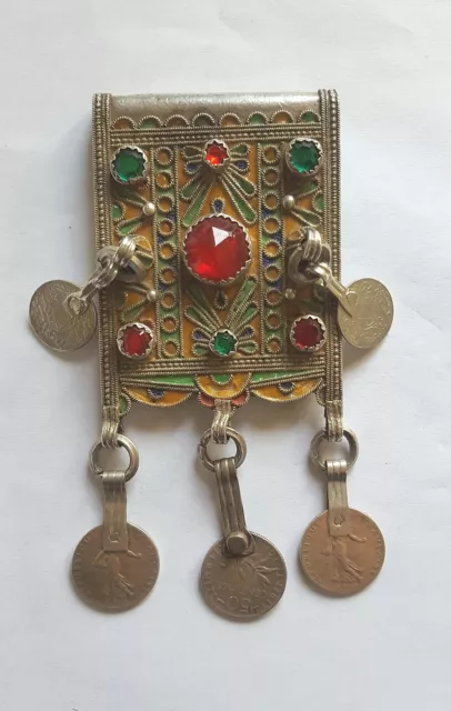 Morocco – Berber silver, enameled “HIRZ” pendant and glass beads in cabochon for