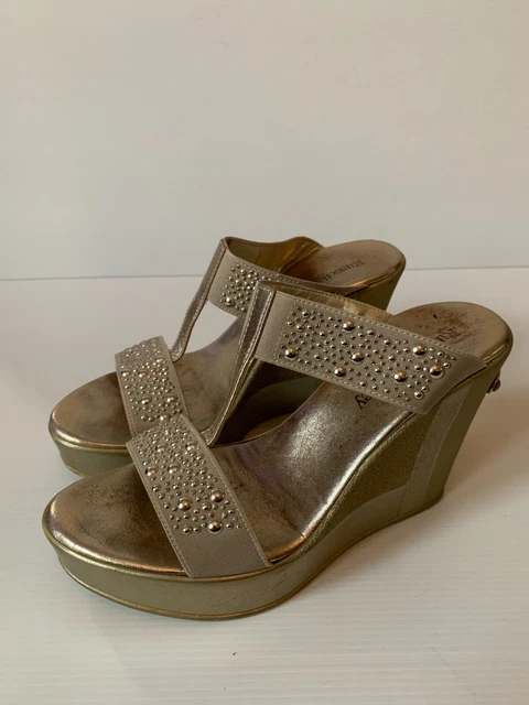 Russell and shop bromley bella wedges