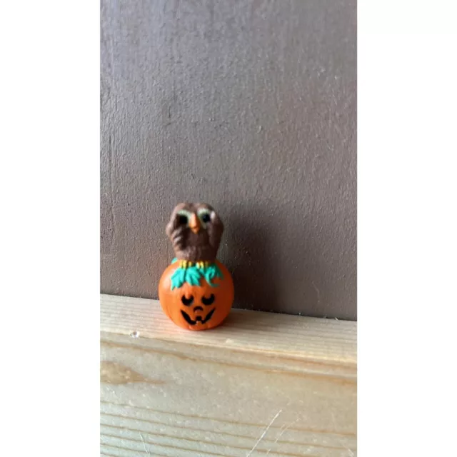 Vintage Hallmark Merry Miniature Halloween Owl on a Pumpkin Jack-O- Lantern 1993 2