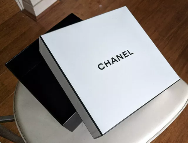 PRE-LOVED GENUINE CHANEL empty box White on Black 220mm x 218mm x