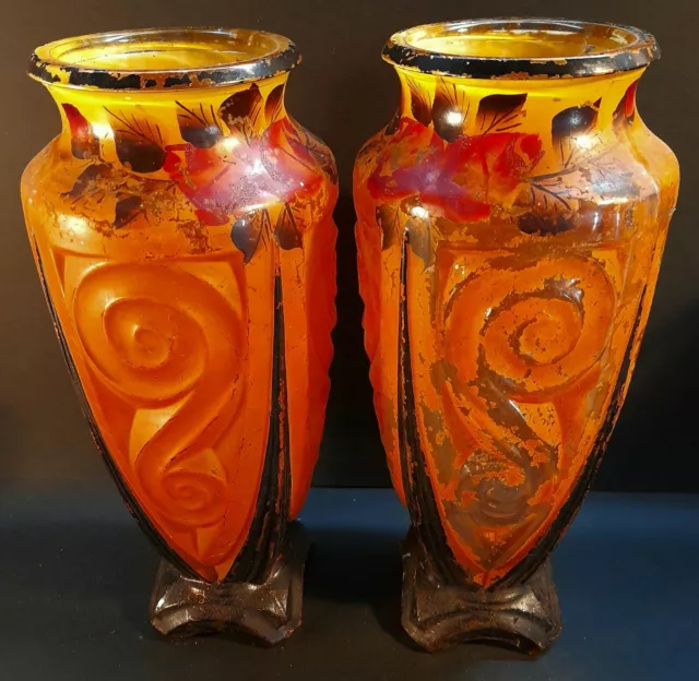 Paire De Vases orange rouge pointe de noir , col fleuri En Verre Pur Art Déco