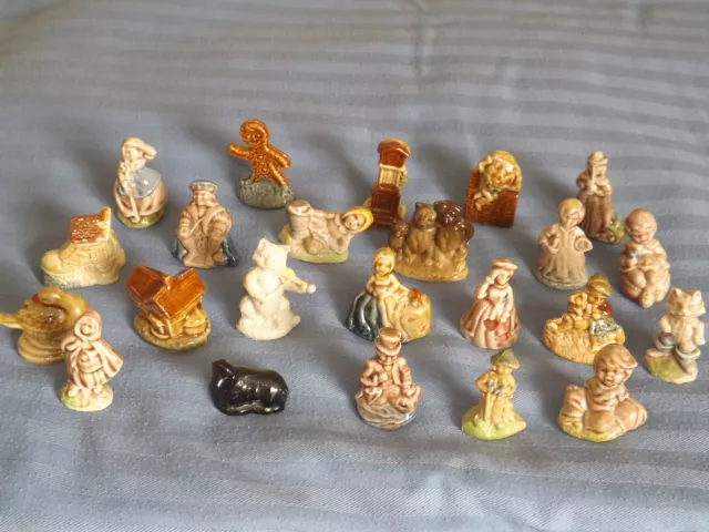 OLD WHIMSIES WADE MINIATURE NURSERY RHYME FIGURES 1970'S 1.5" HIGH multi listing