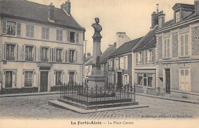 Cpa 91 La Ferte Alais La Place Carnot