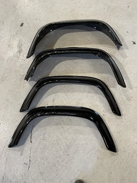 thumbnail image 2 of 50x AFU1075 Land Rover Defender Wheel Arch Mud Spat Eyebrow Rivet Clips - Black Plastic 2 of 4