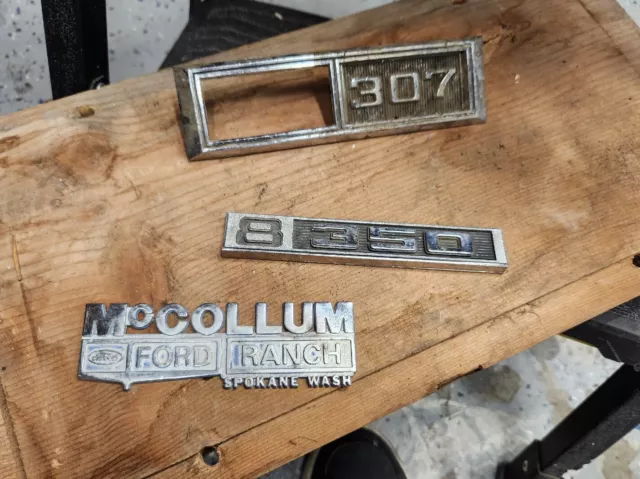 Vtg Hood Ornamet/emblems