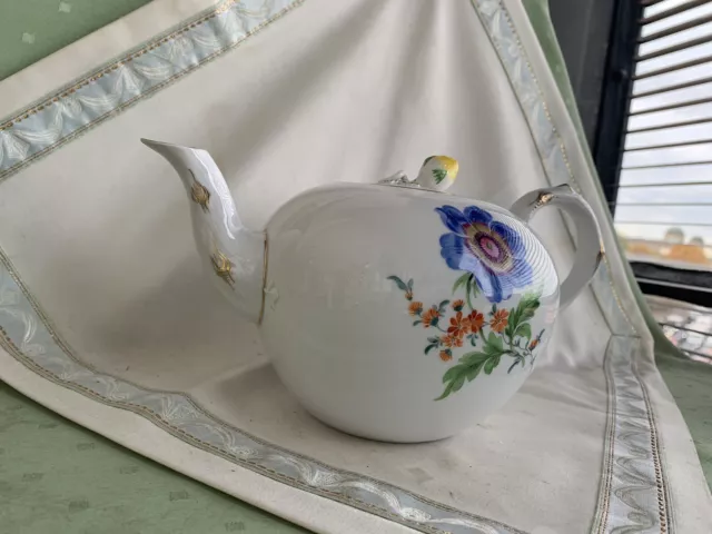 Schöne Meissen Tee-Kanne mit vielen Blumen und Gold 3