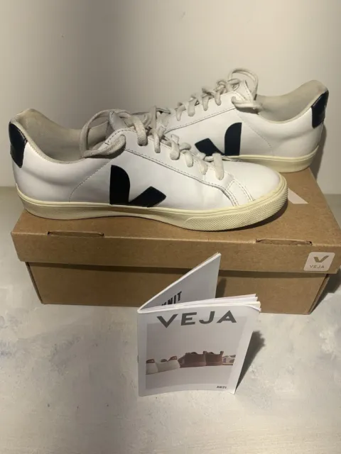 Veja Shoes Lace Up Sneakers Women Size 7 White Leather EUC with Box