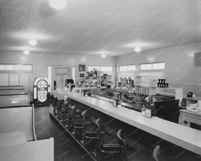 Wurlitzer Jukebox Model 1015 Diner 1946 Classic 8 by 10 Reprint Photograph