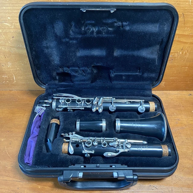 Yamaha Clarinet YCL-200 AD Advantage Student Model With Hard Shell Carrying Case
