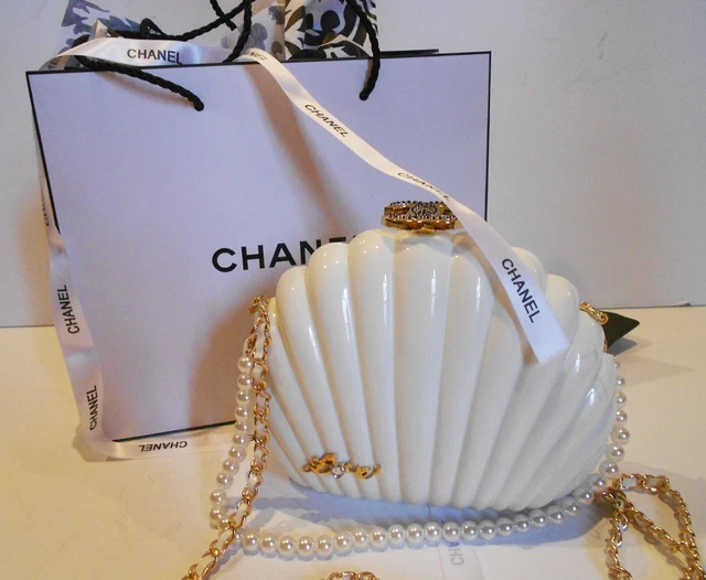 AUTHENTIC HUGE WHITE Cc Chanel Clam Shell Bag Vip Gift Runway