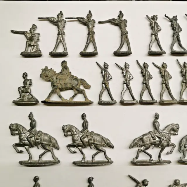 Konvolut antike Zinnfiguren / Bleifiguren Reichswehr, Zugpferde, Landser, 1,3 Kg 2