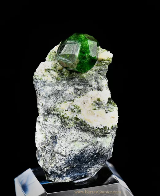 Grenat Andradite , variété démantoïde