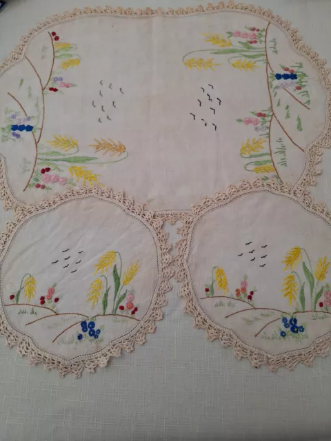 Vintage 3 Pc Cream Linen Doily Duchess Set Hand Embroidered