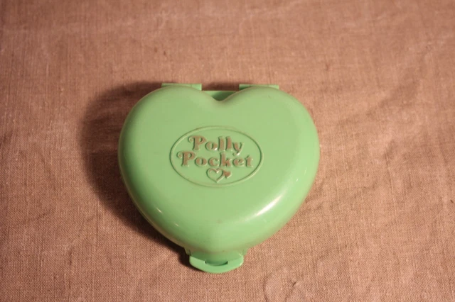 1991 Polly Pocket Pretty Picture Locket (AKA Polly Paints a Picture 1991 Polly Pocket Pretty Picture Locket (AKA Polly Paints a Picture