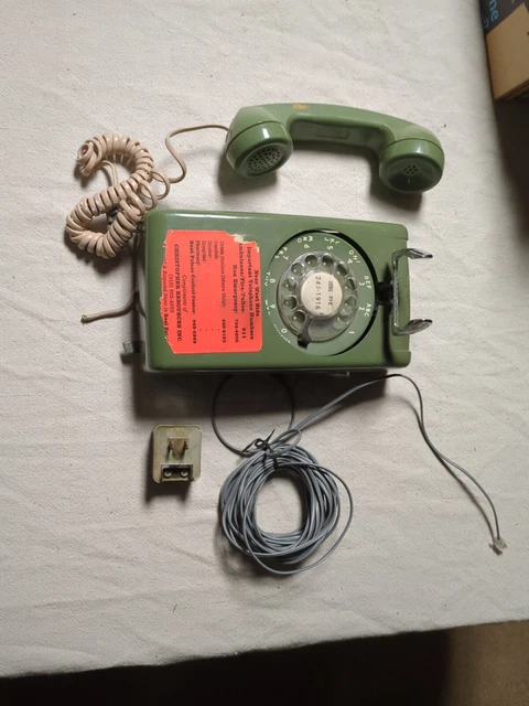 BELL SYSTEMS WESTERN ELECTRIC WALL MOUNTED ROTARY PHONE #554 Avocado Green