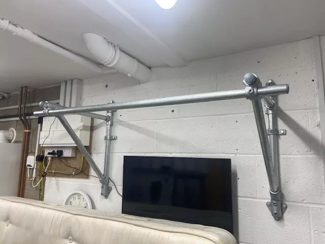 pull up bar, wall mounted, galvanised tubular steel construction